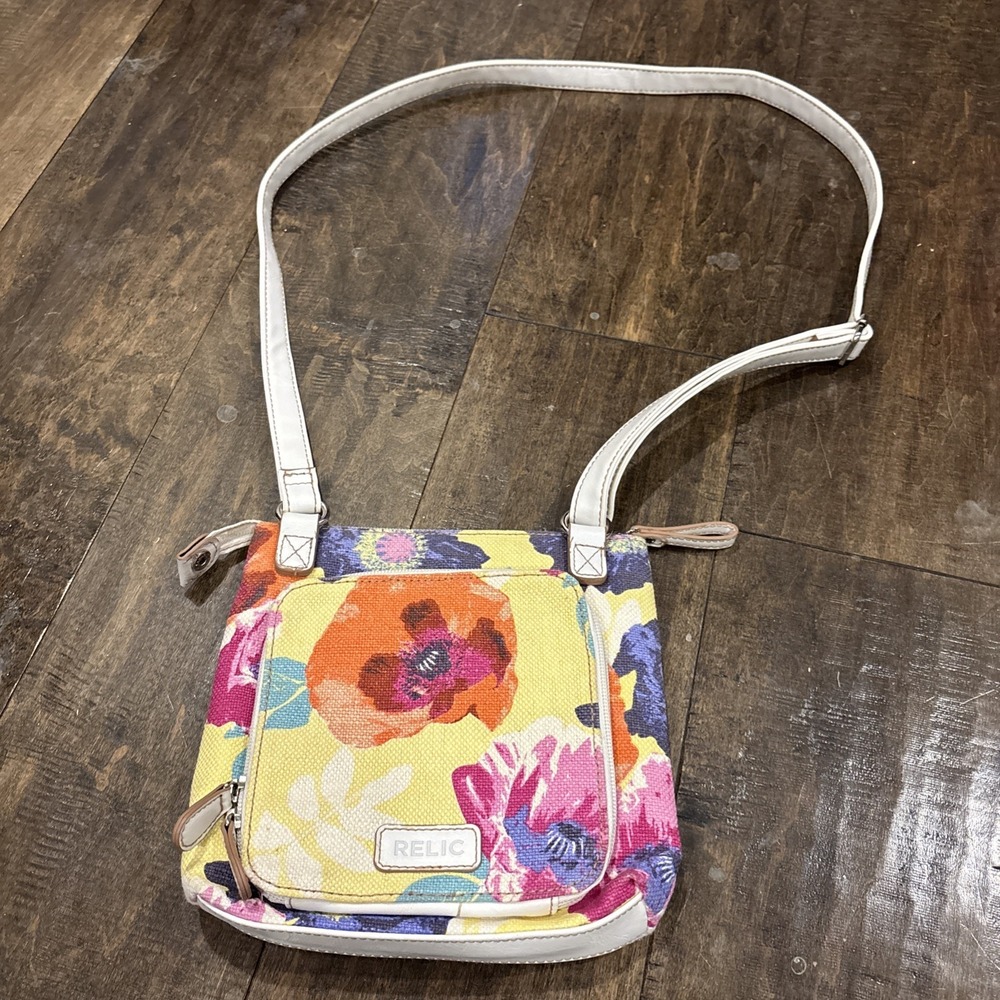 Relic Crossbody Bag‎ Purse~Floral Design~ Zip Close, Pockets & Adjustable Straps